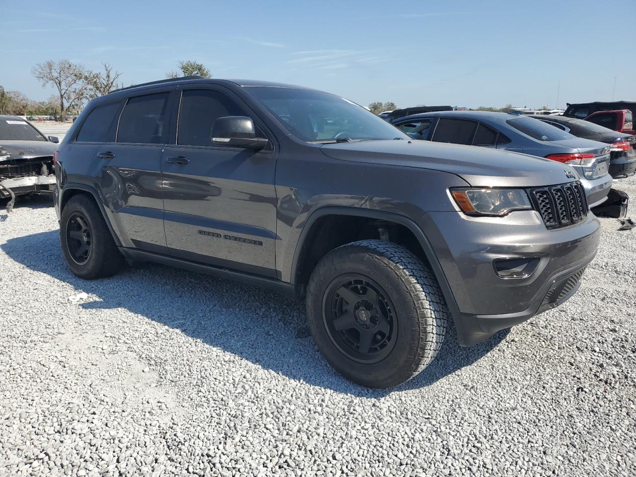 2018 Jeep Grand Cherokee - Image 4