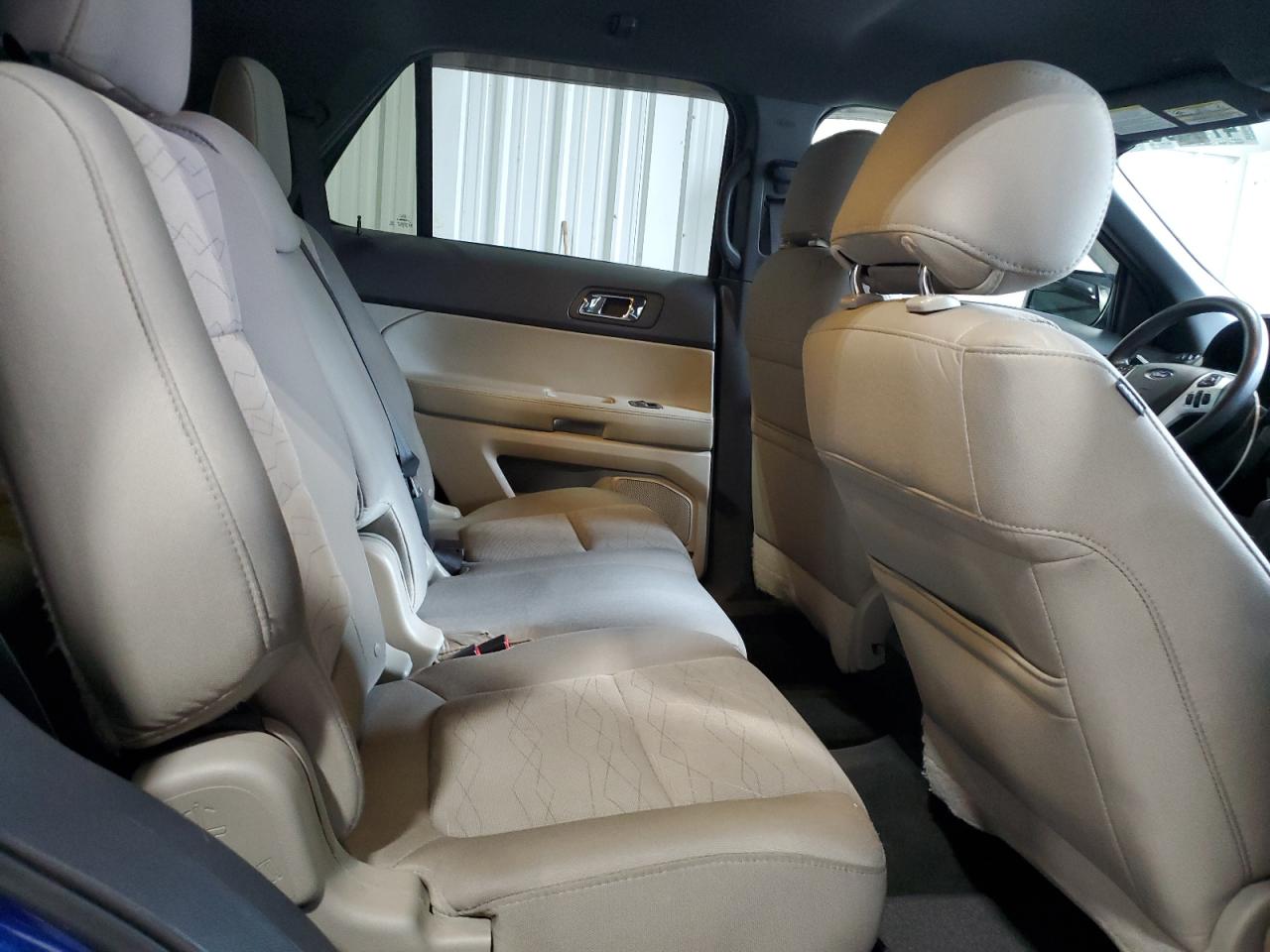 2015 Ford Explorer - Image 11