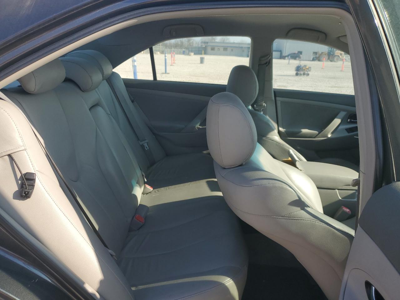 2011 Toyota Camry - Image 10