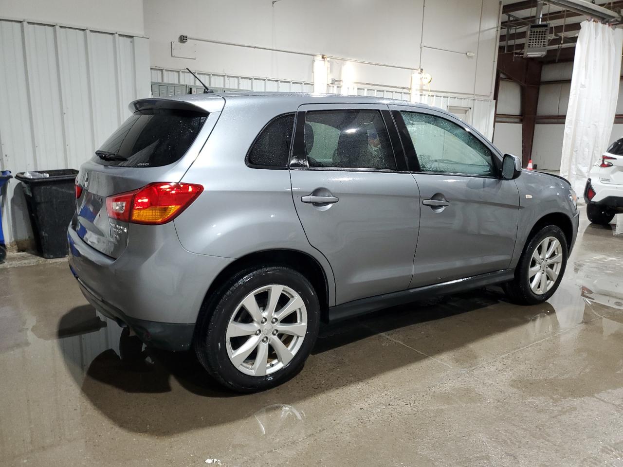 2015 Mitsubishi Outlander - Image 3