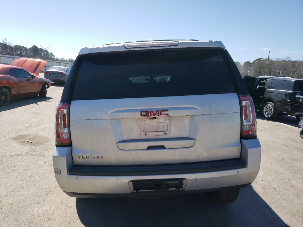 2015 GMC Yukon - Image 6