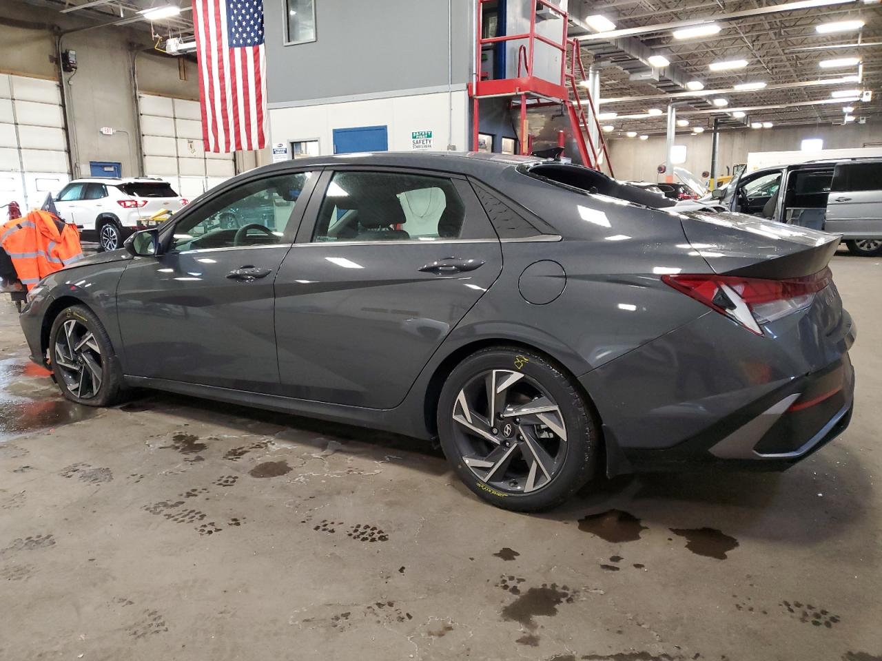 2024 Hyundai Elantra - Image 2