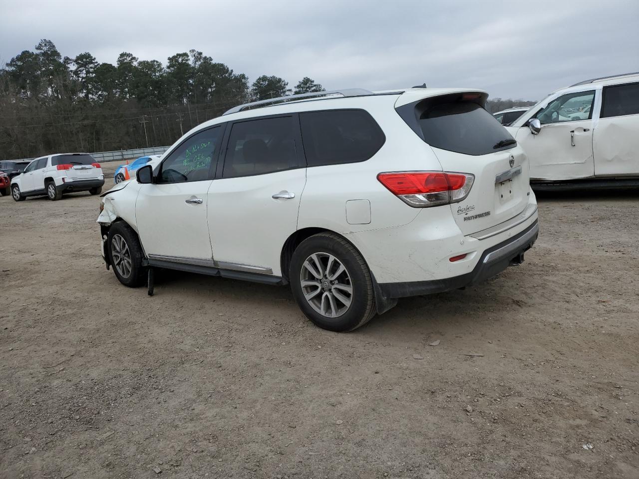 2015 Nissan Pathfinder - Image 2