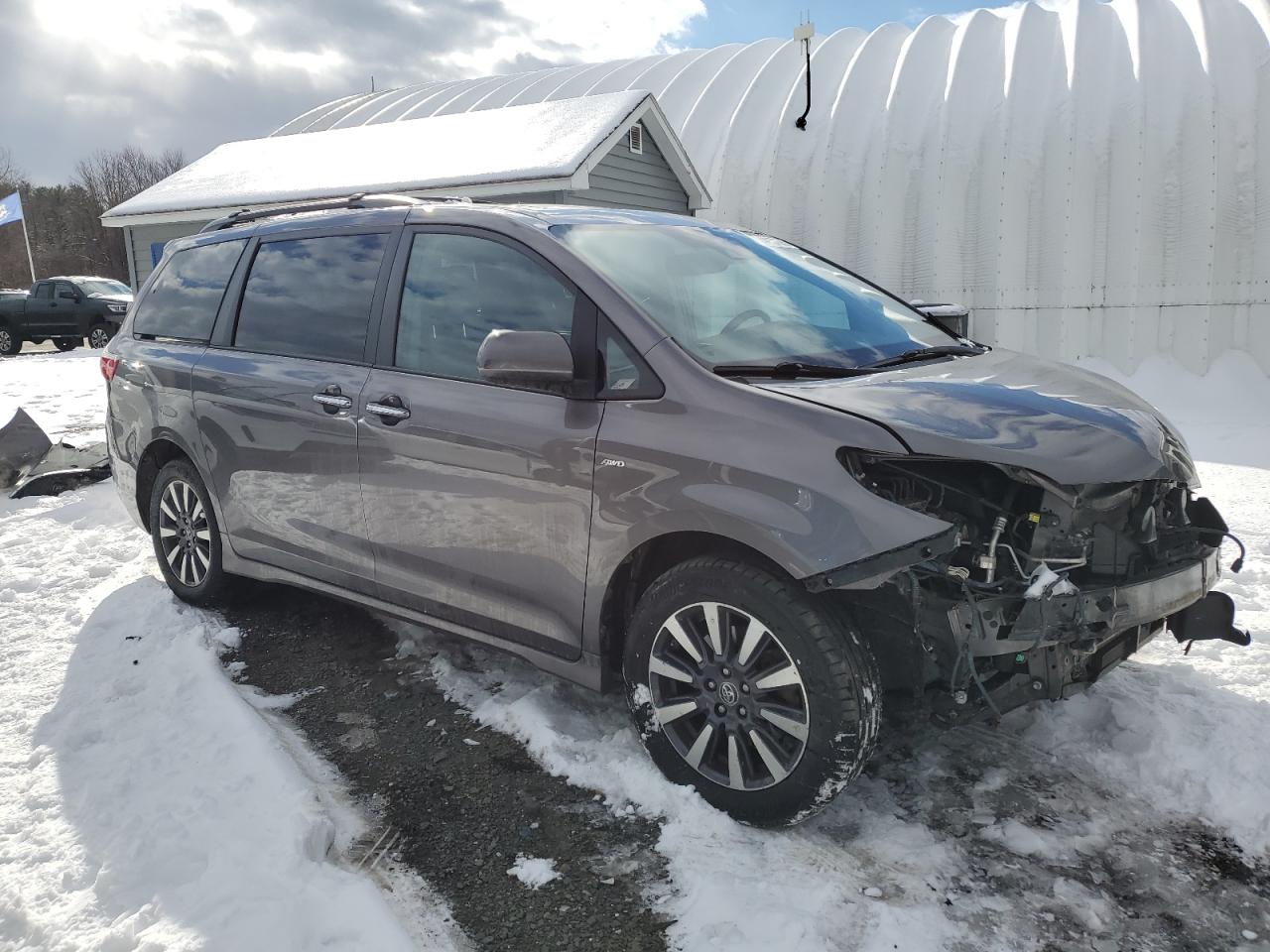 2019 Toyota Sienna - Image 4
