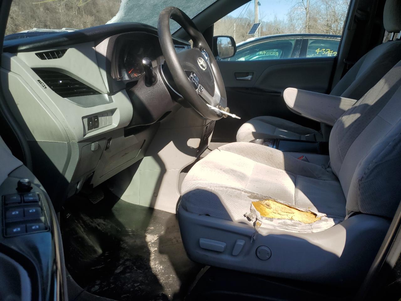 2015 Toyota Sienna - Image 7