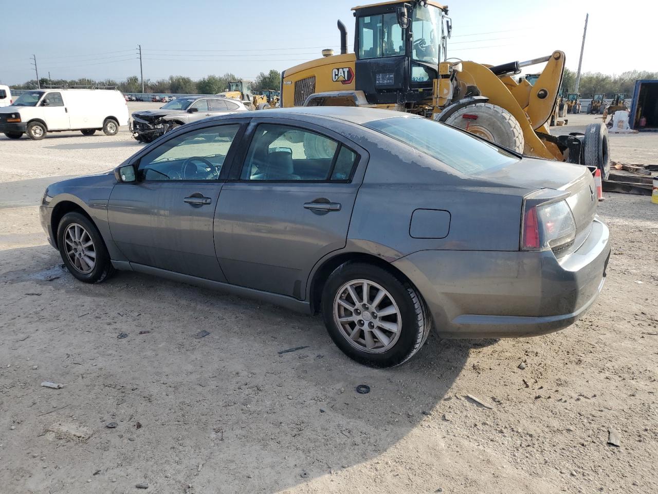 2005 Mitsubishi Galant - Image 2