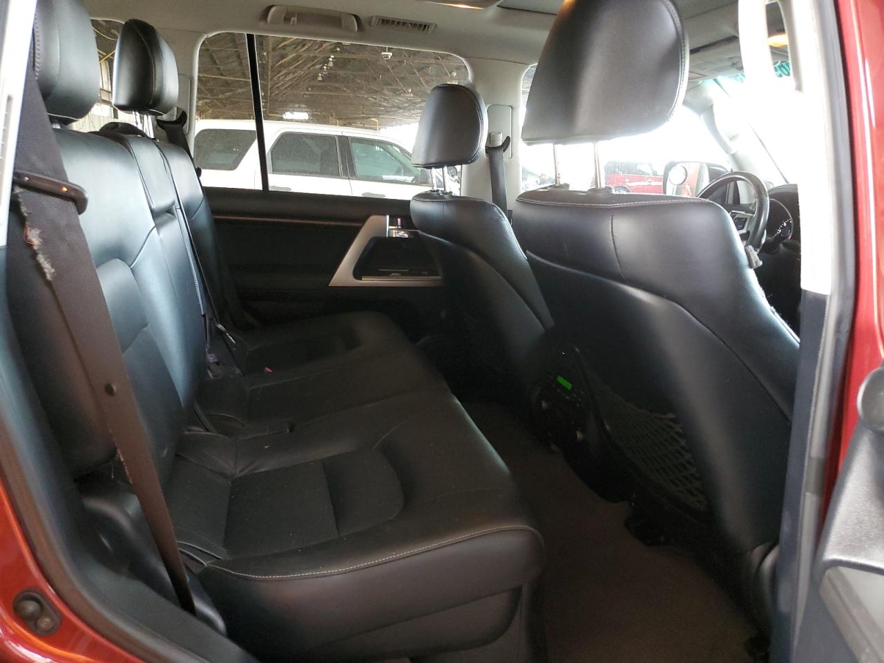 2015 Toyota Land Cruiser - Image 11