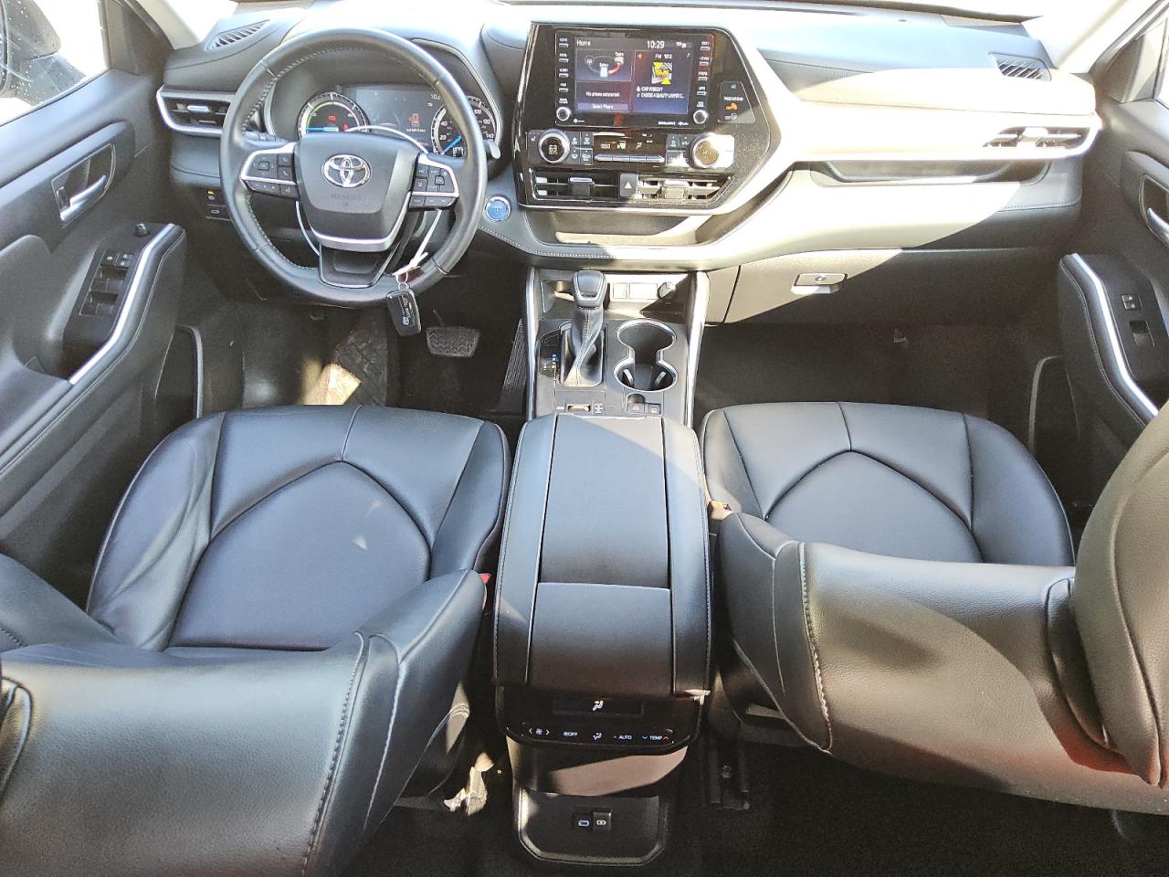 2022 Toyota Highlander - Image 8