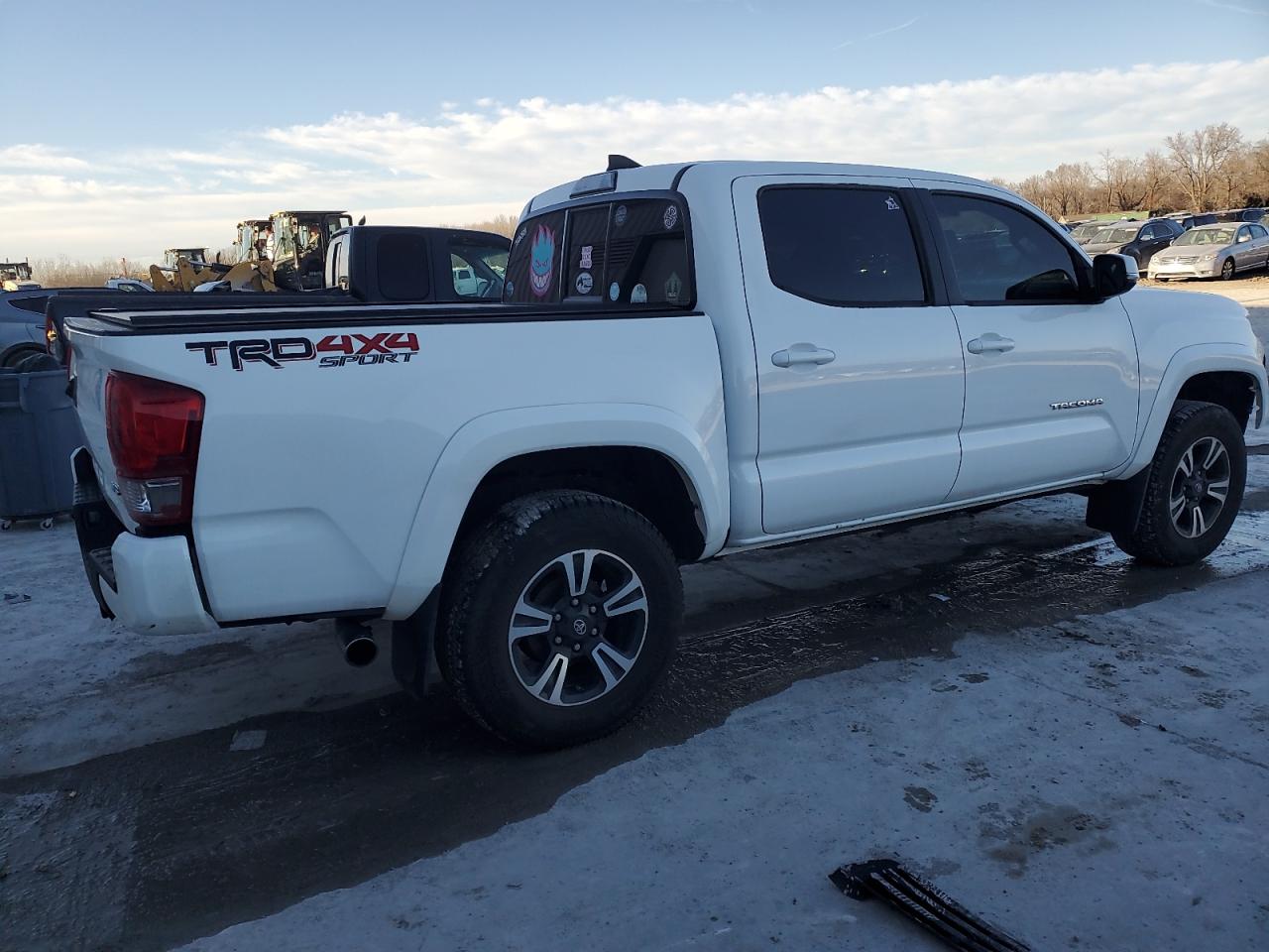 2016 Toyota Tacoma - Image 3
