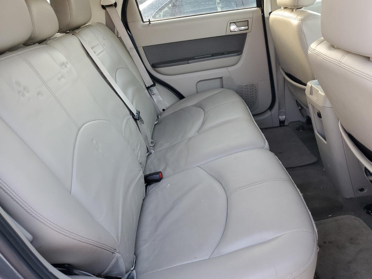 2010 Mercury Mariner - Image 10