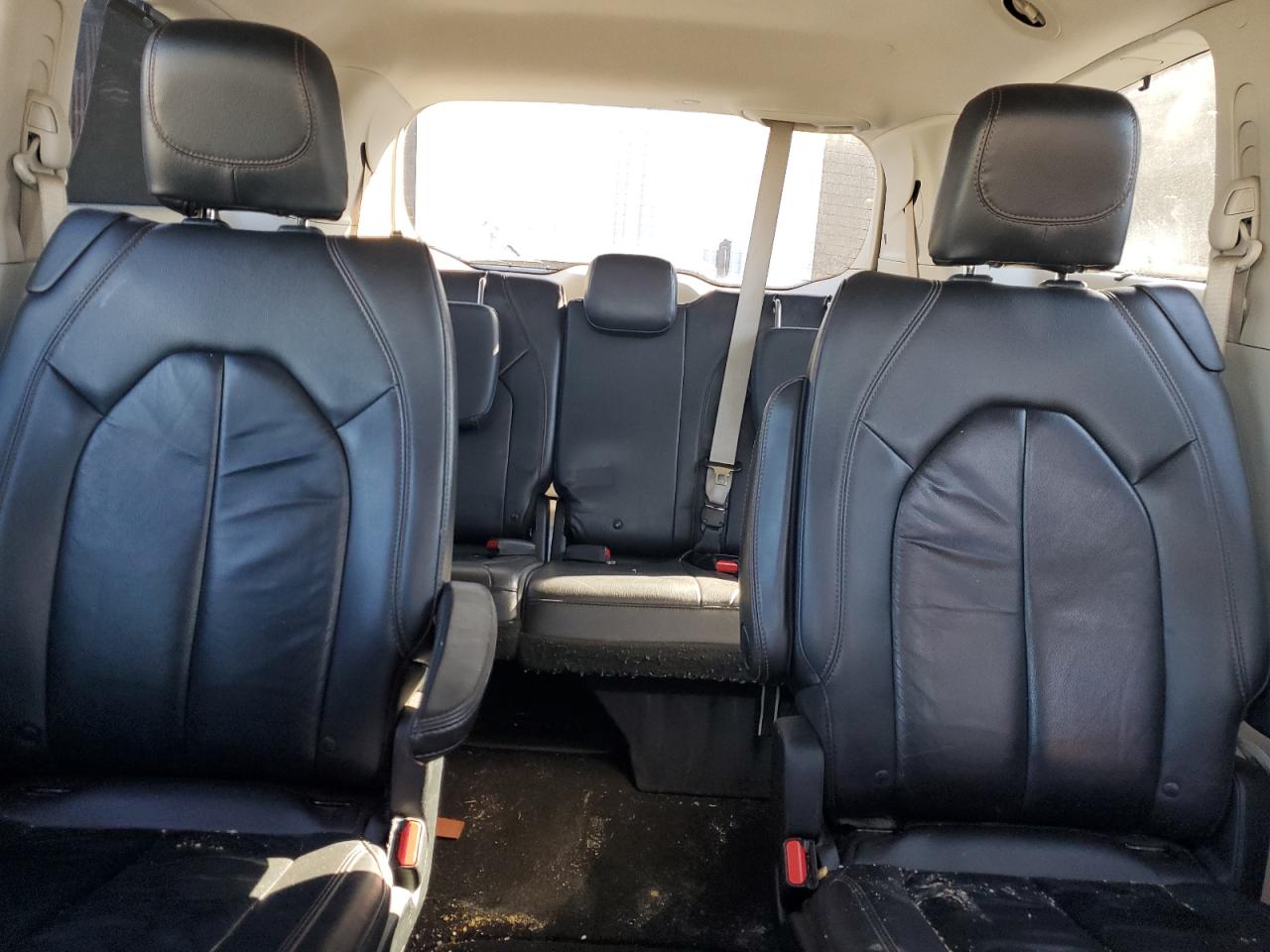 2017 Chrysler Pacifica - Image 10