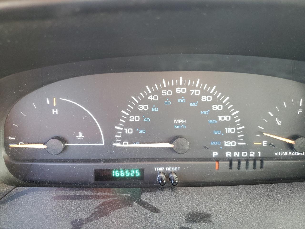 2000 Plymouth Voyager - Image 9