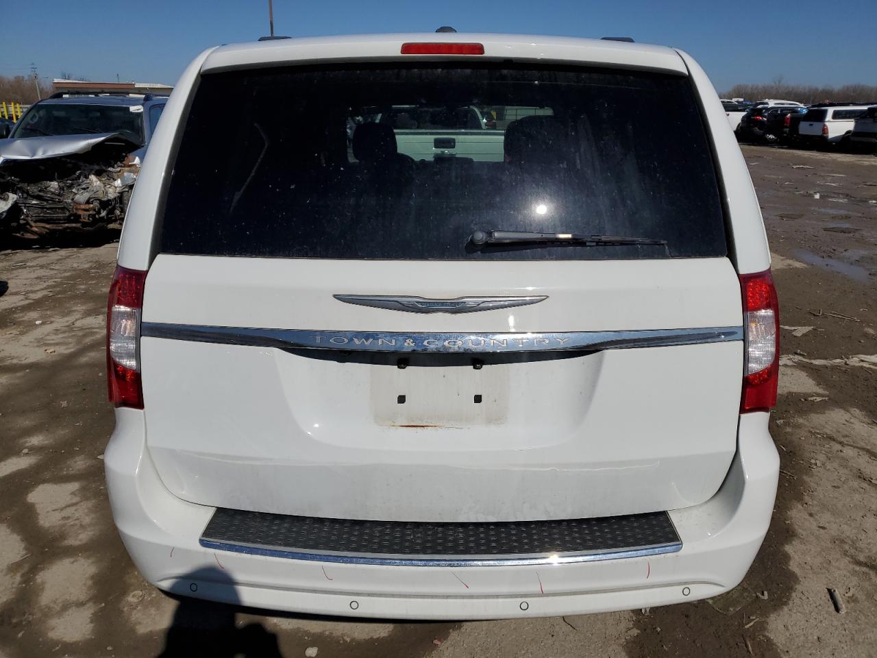 2016 Chrysler Town & Country - Image 6
