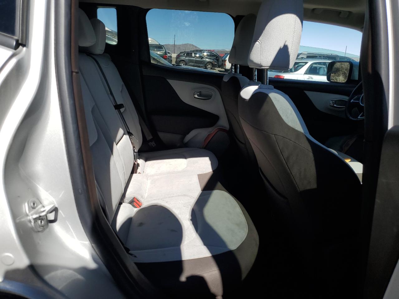 2016 Jeep Renegade - Image 10