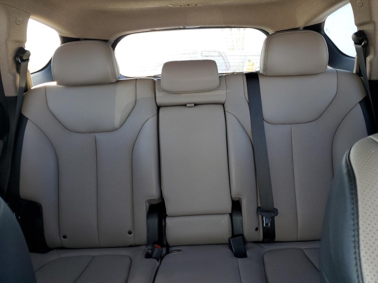 2019 Hyundai Santa Fe - Image 10