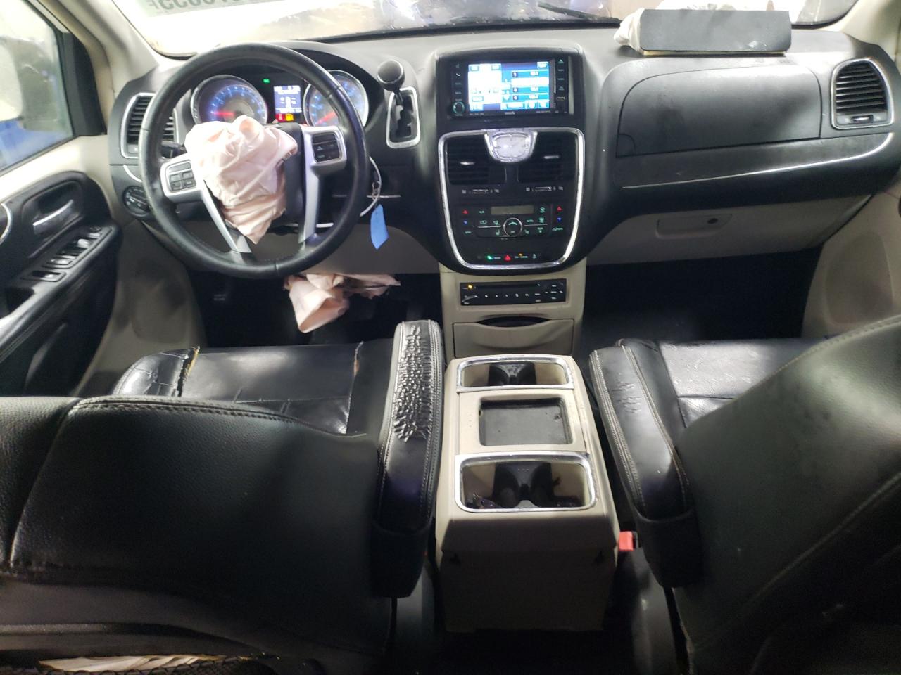 2011 Chrysler Town & Country - Image 8