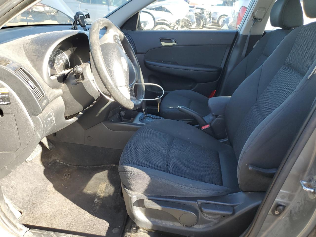 2010 Hyundai Elantra - Image 7