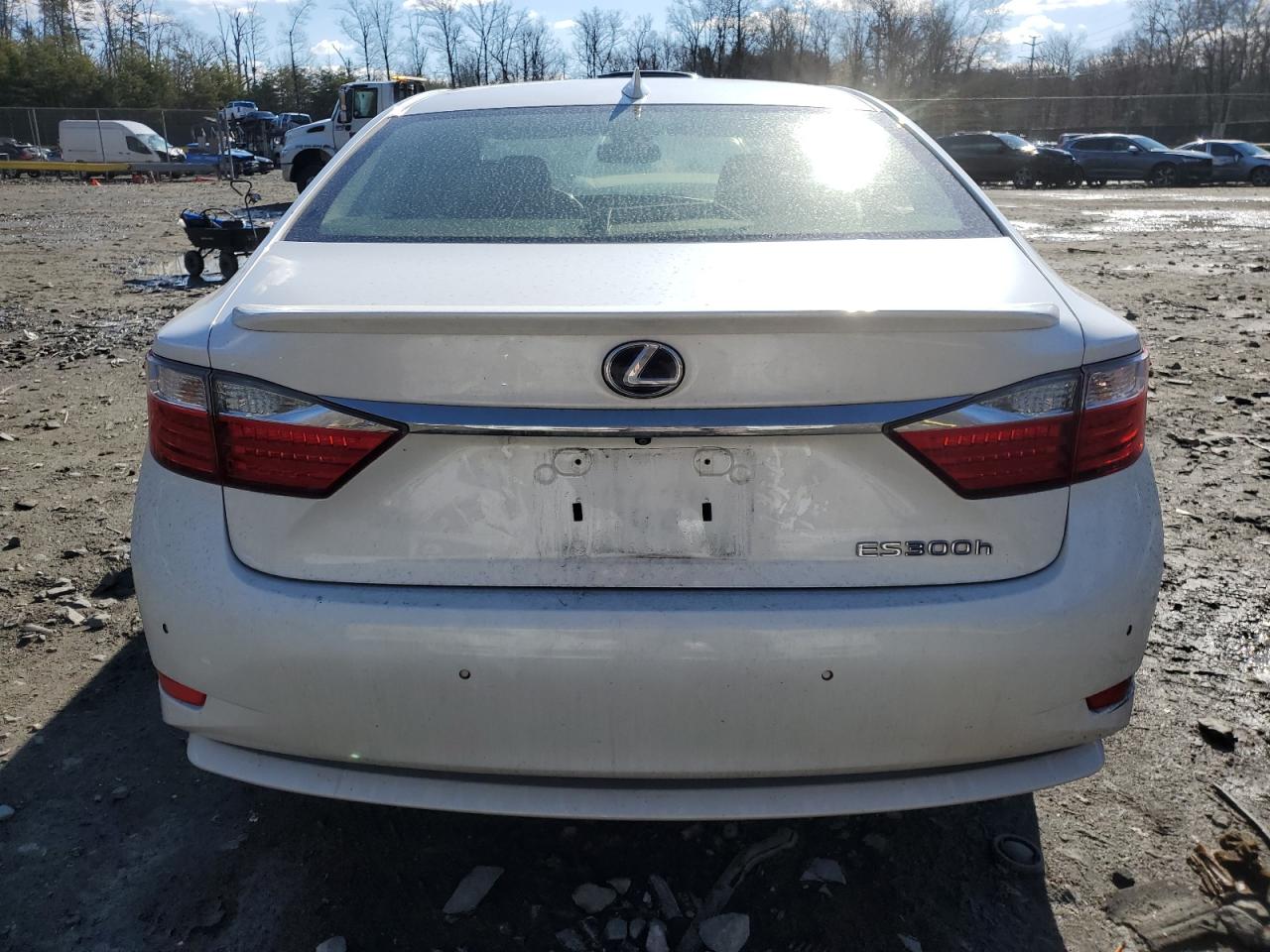 2015 Lexus ES - Image 6