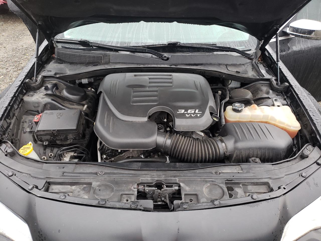 2017 Chrysler 300 - Image 13