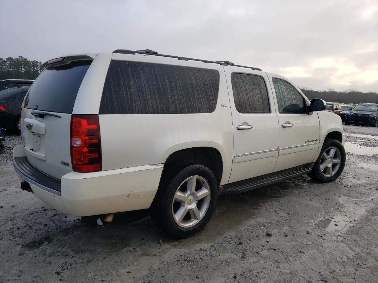 2011 Chevrolet Suburban - Image 3
