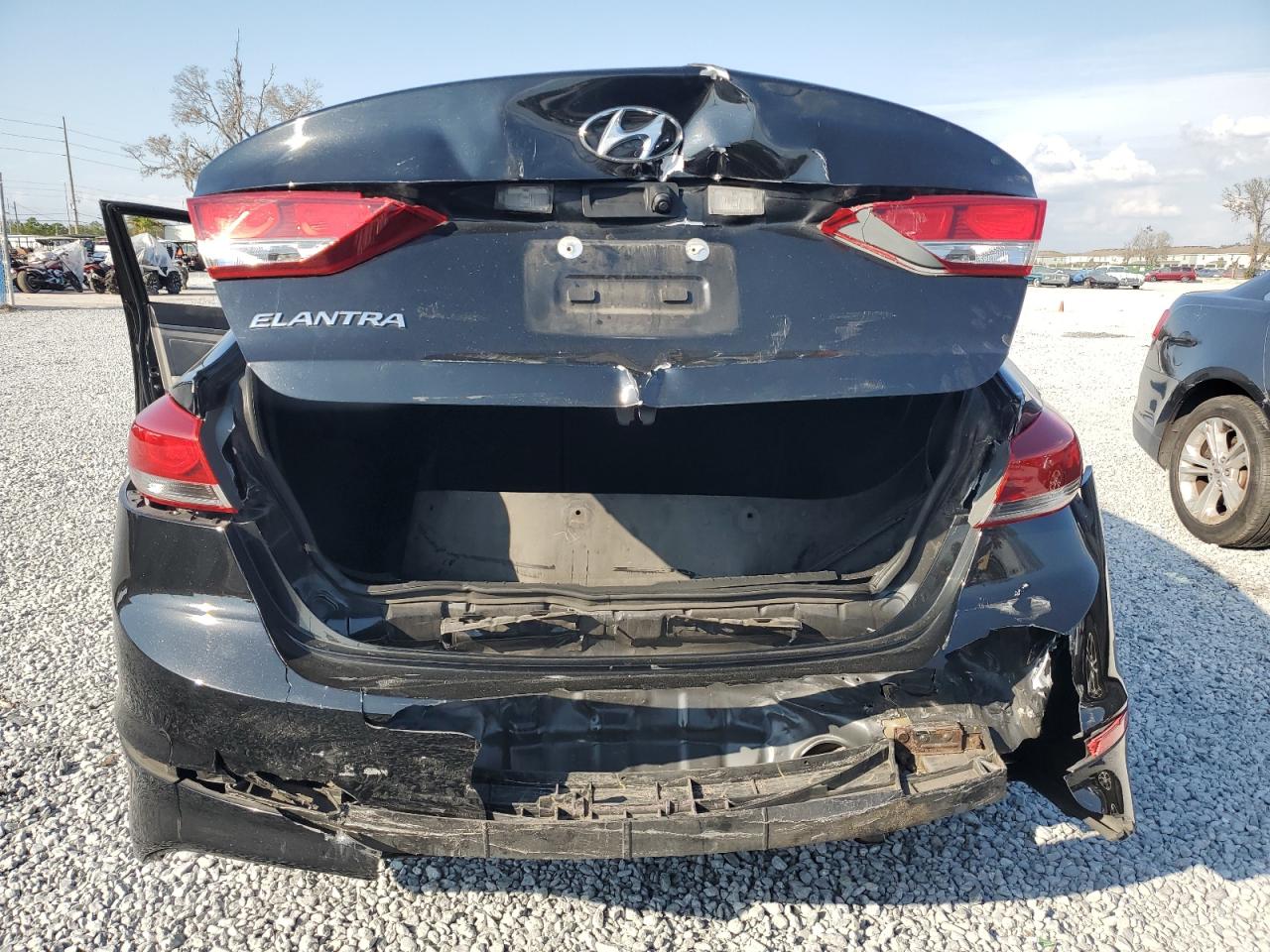 2017 Hyundai Elantra - Image 6