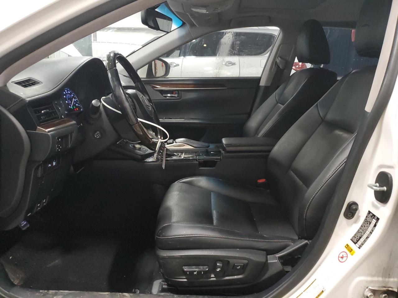 2016 Lexus ES - Image 7