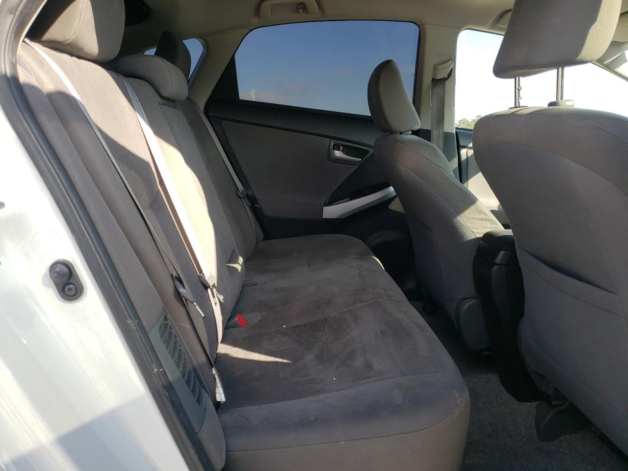 2012 Toyota Prius - Image 10