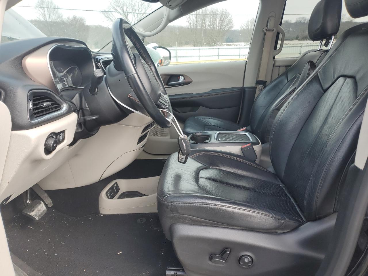 2017 Chrysler Pacifica - Image 7
