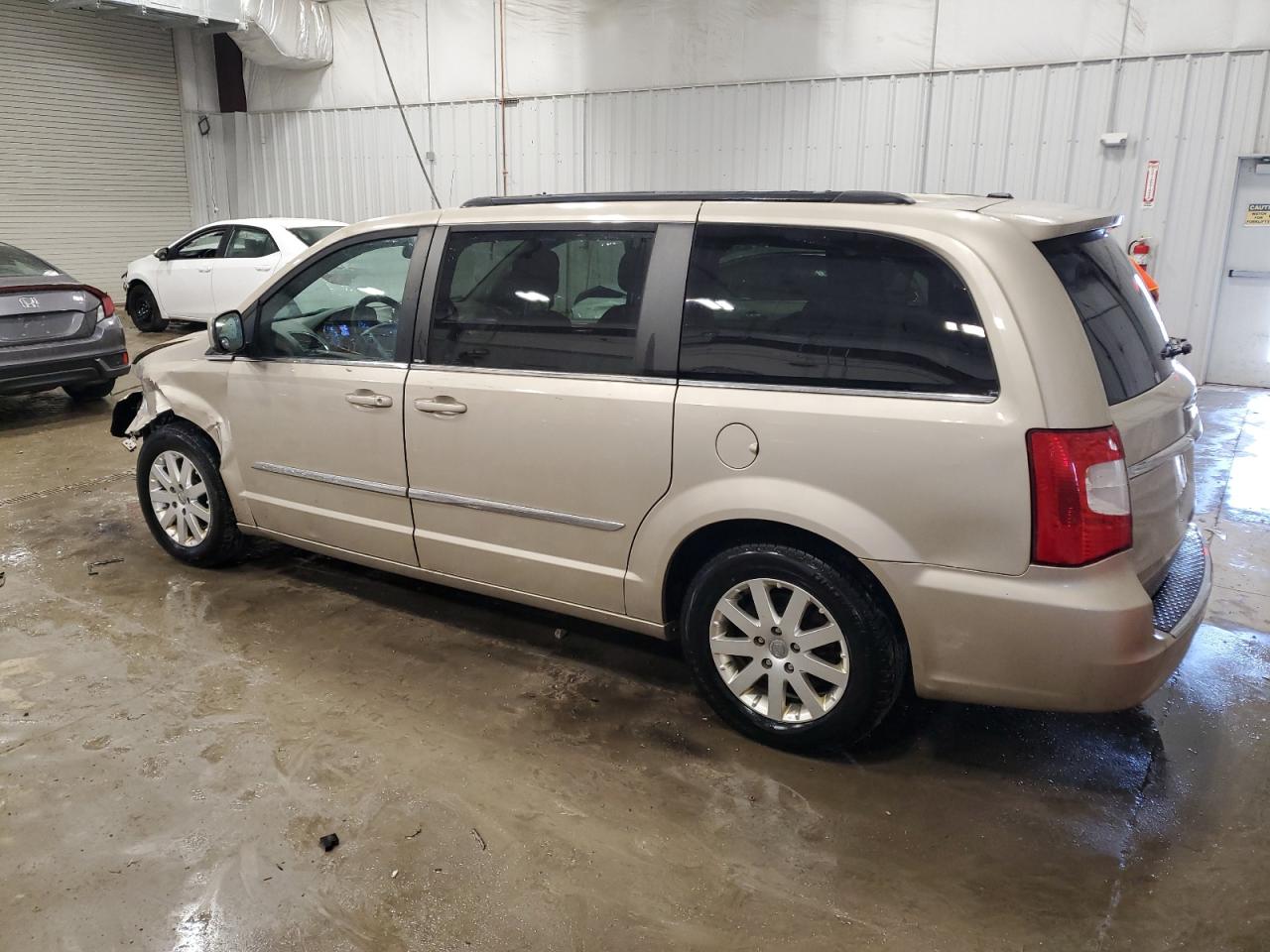 2014 Chrysler Town & Country - Image 2
