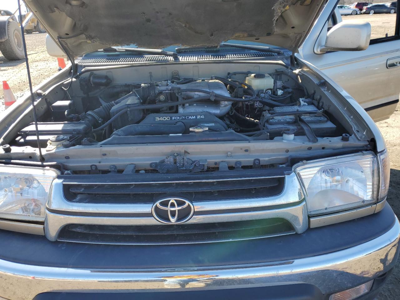 2002 Toyota 4Runner - Image 11
