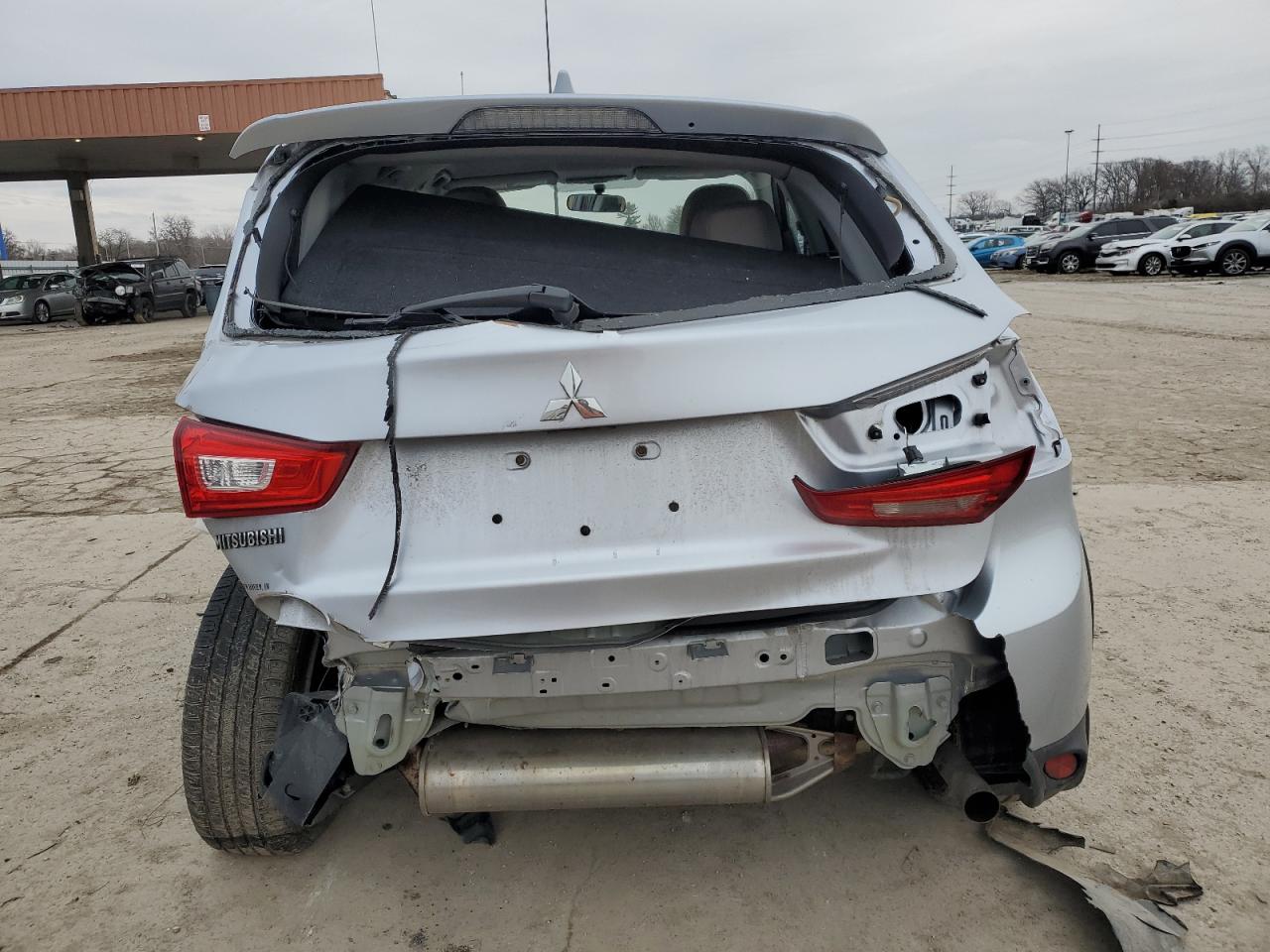 2017 Mitsubishi Outlander - Image 6