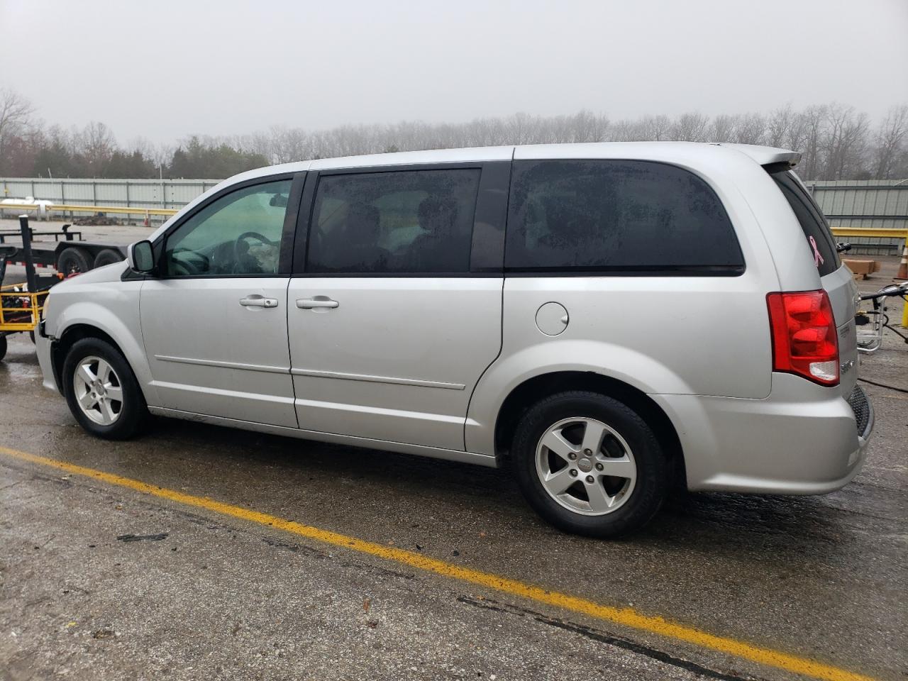 2011 Dodge Caravan - Image 2