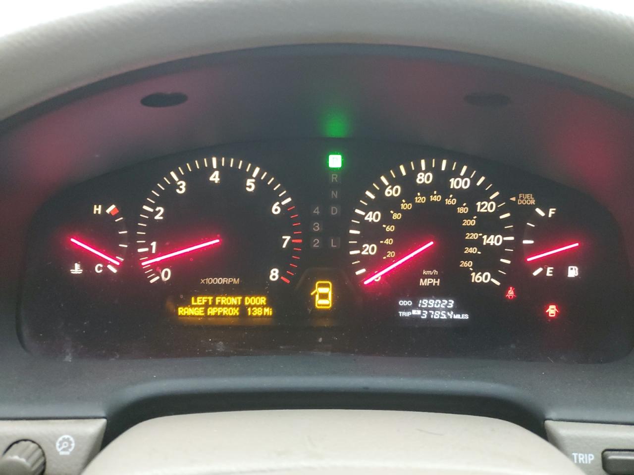 2001 Lexus LS - Image 9