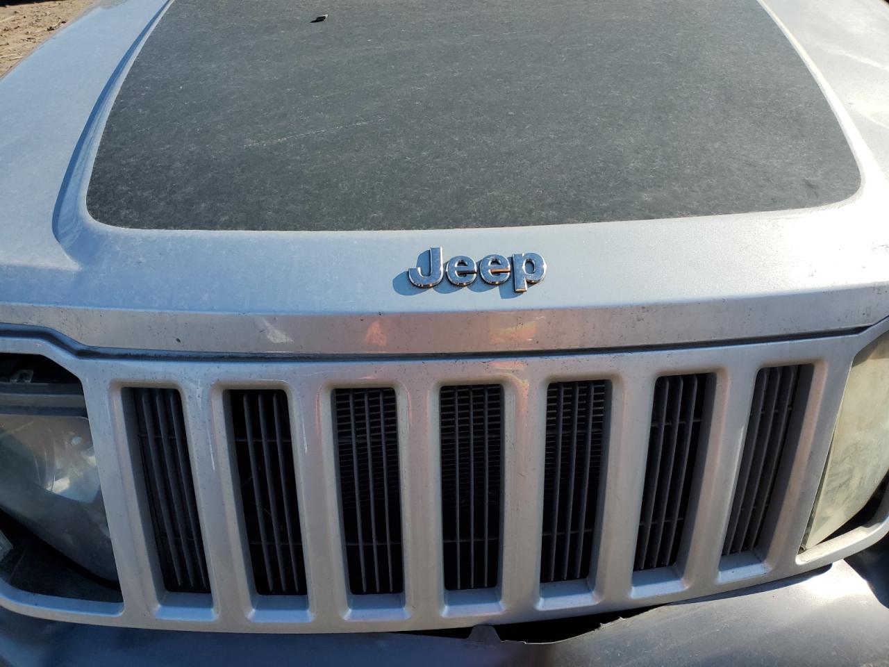 2010 Jeep Liberty (North America) - Image 12