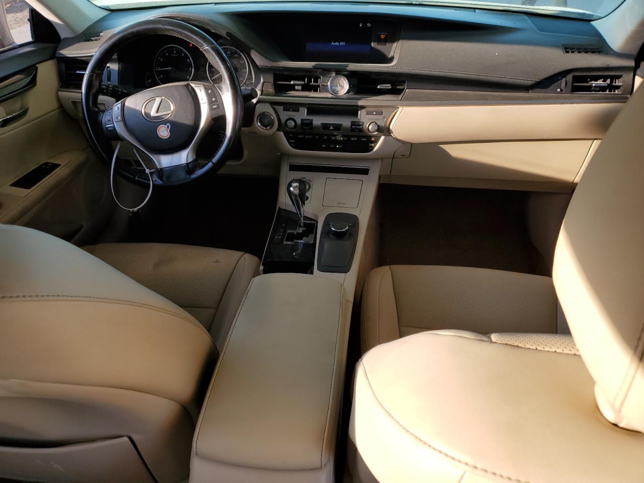 2015 Lexus ES - Image 8