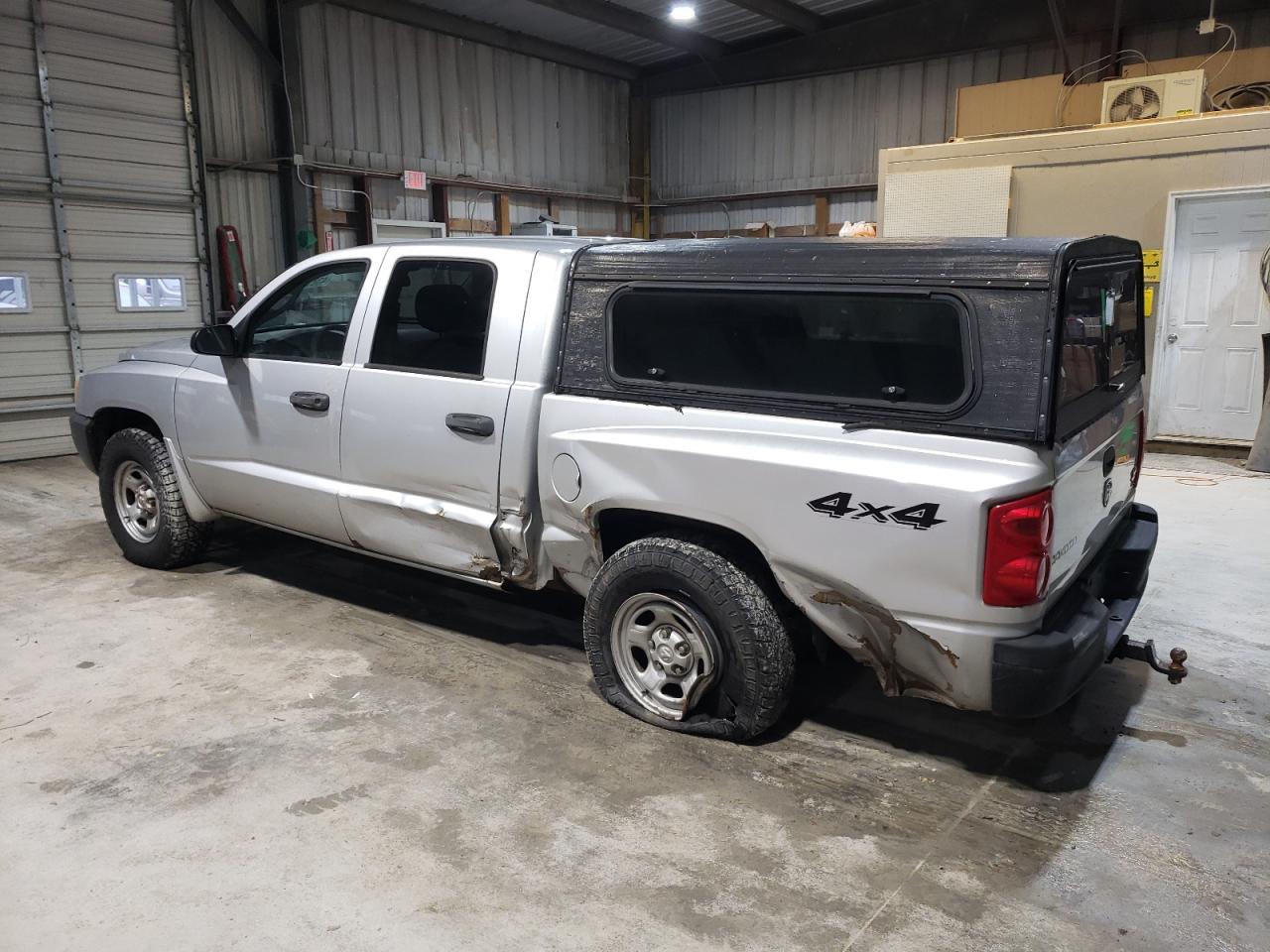 2006 Dodge Dakota - Image 2