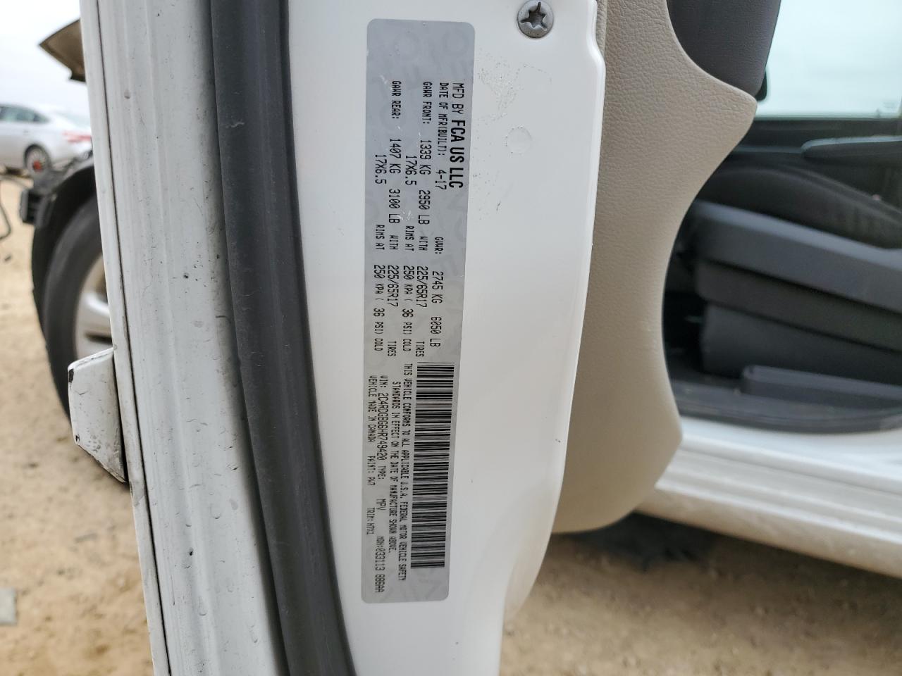 2017 Dodge Caravan - Image 14