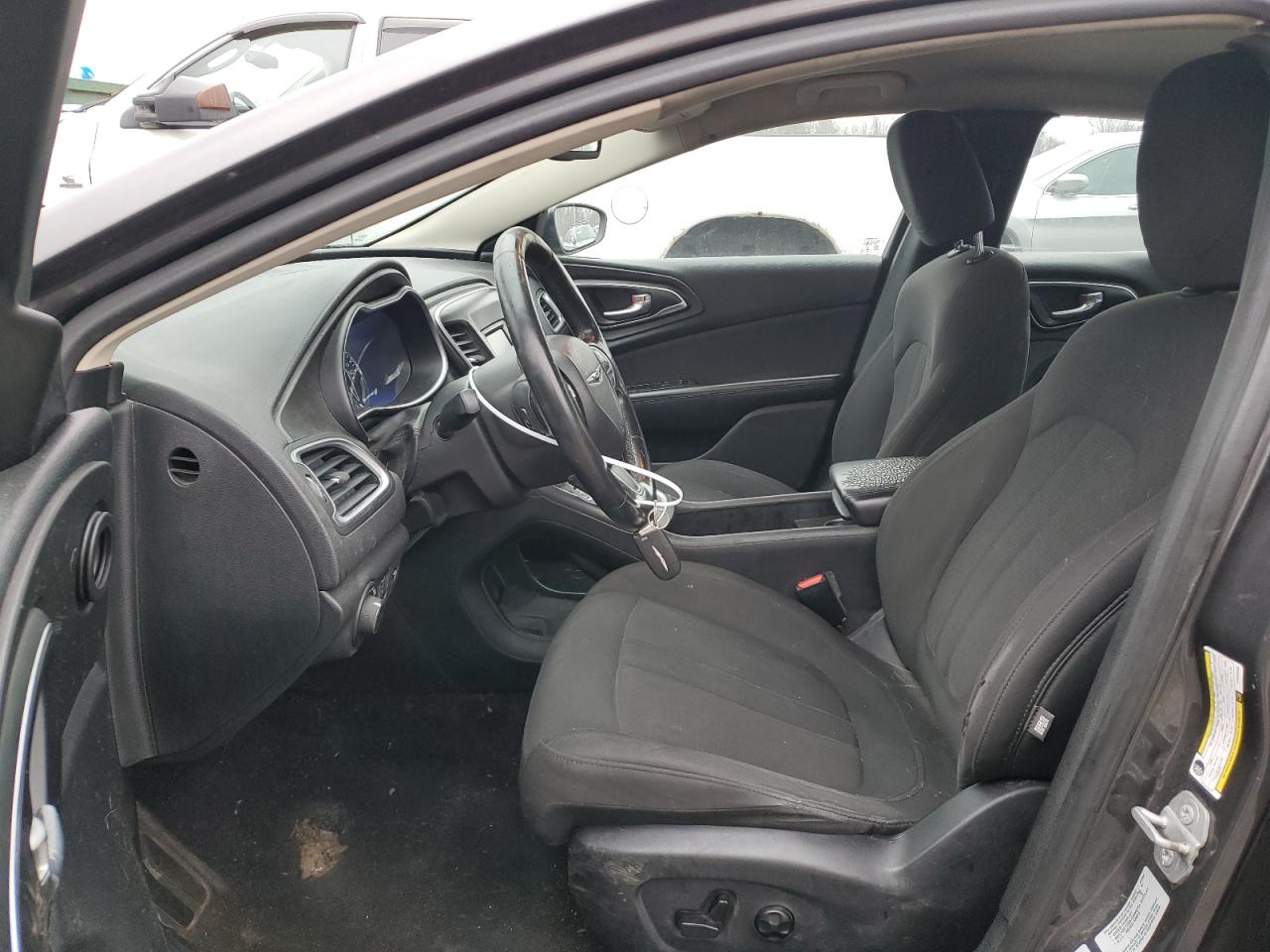 2015 Chrysler 200 - Image 7