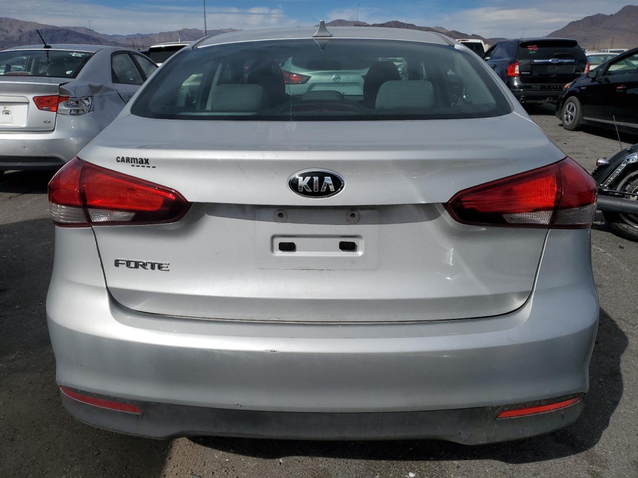 2017 Kia Forte - Image 6