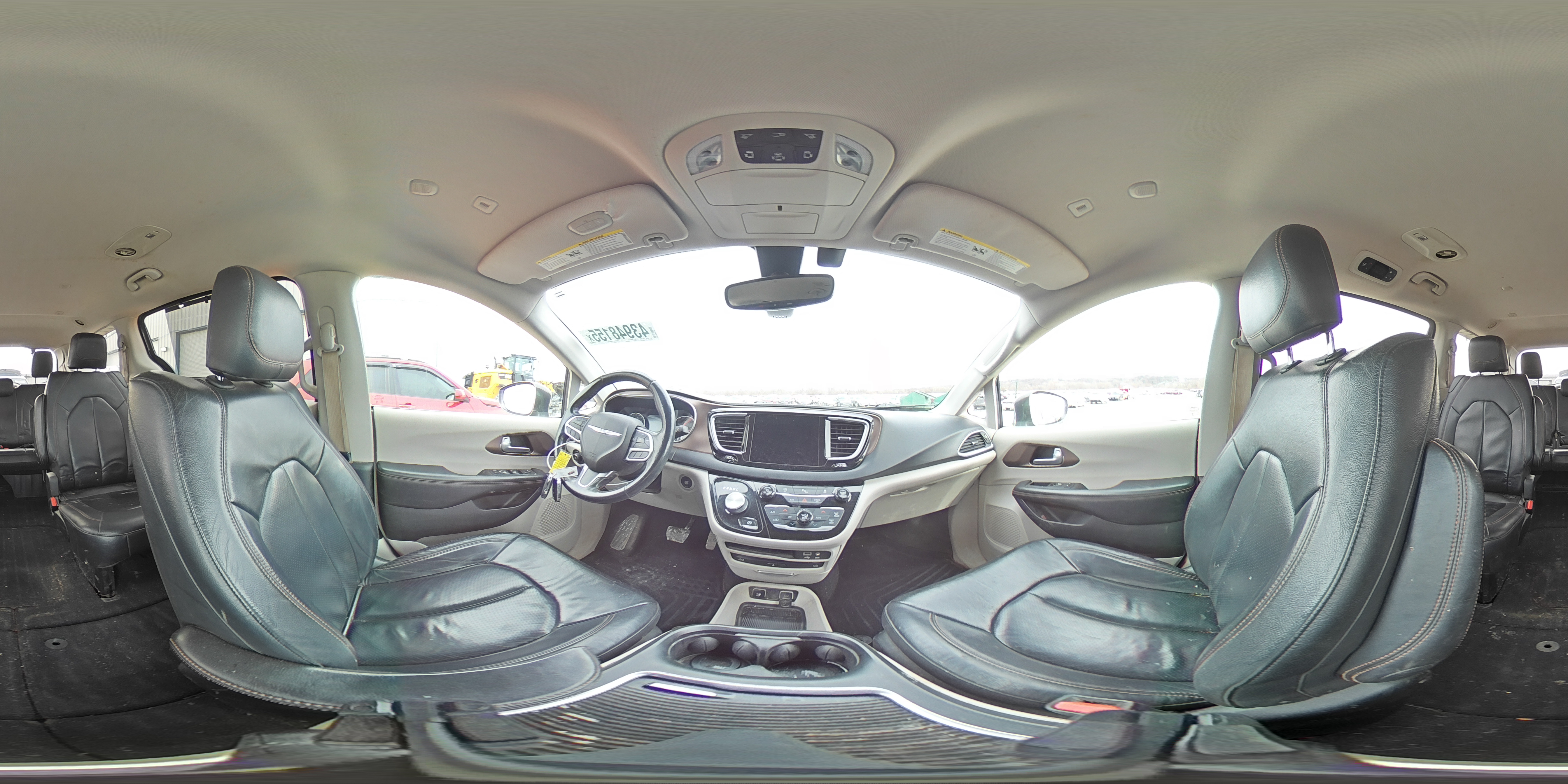 2018 Chrysler Pacifica - Image 16
