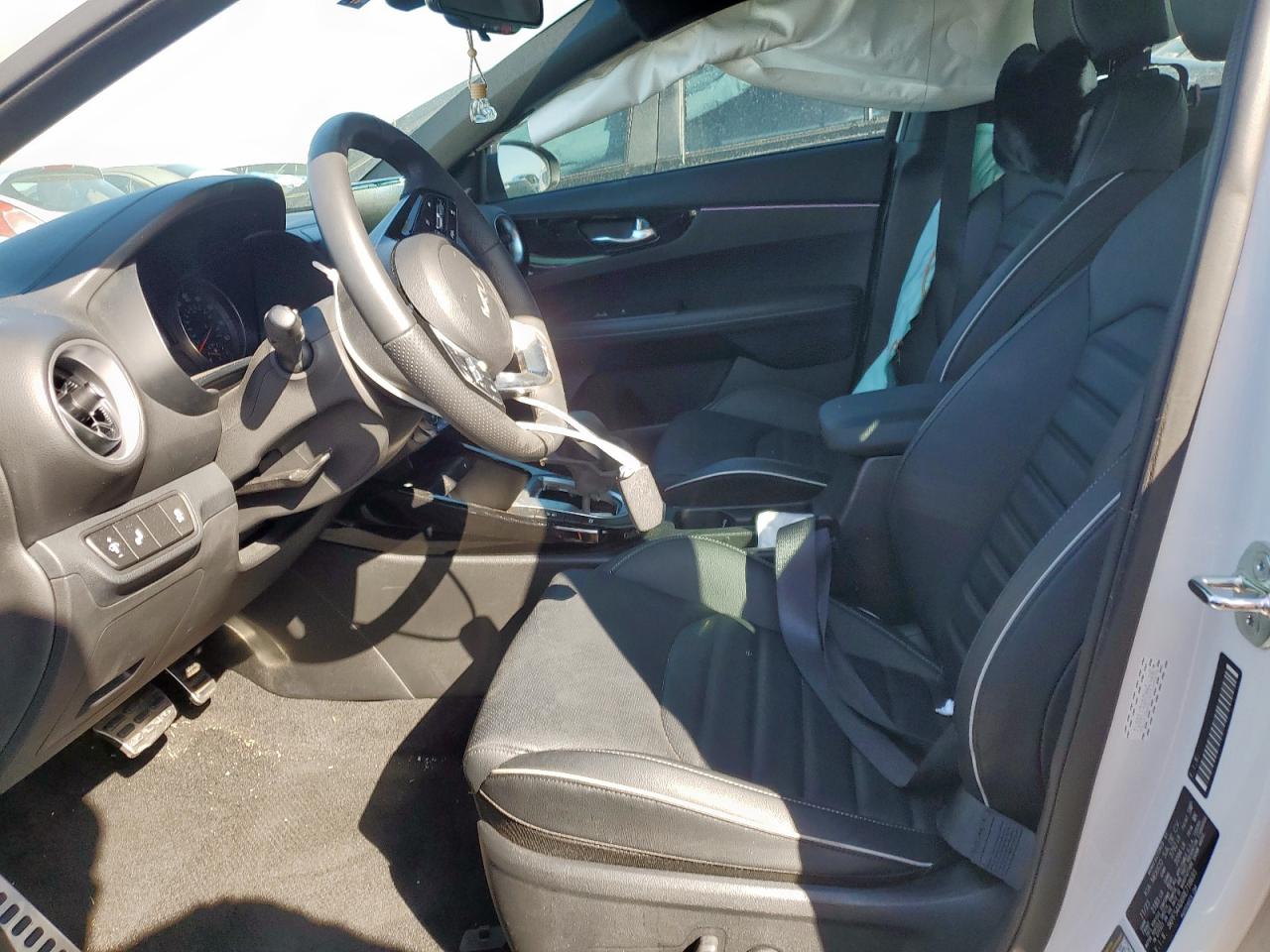 2024 Kia Forte - Image 7
