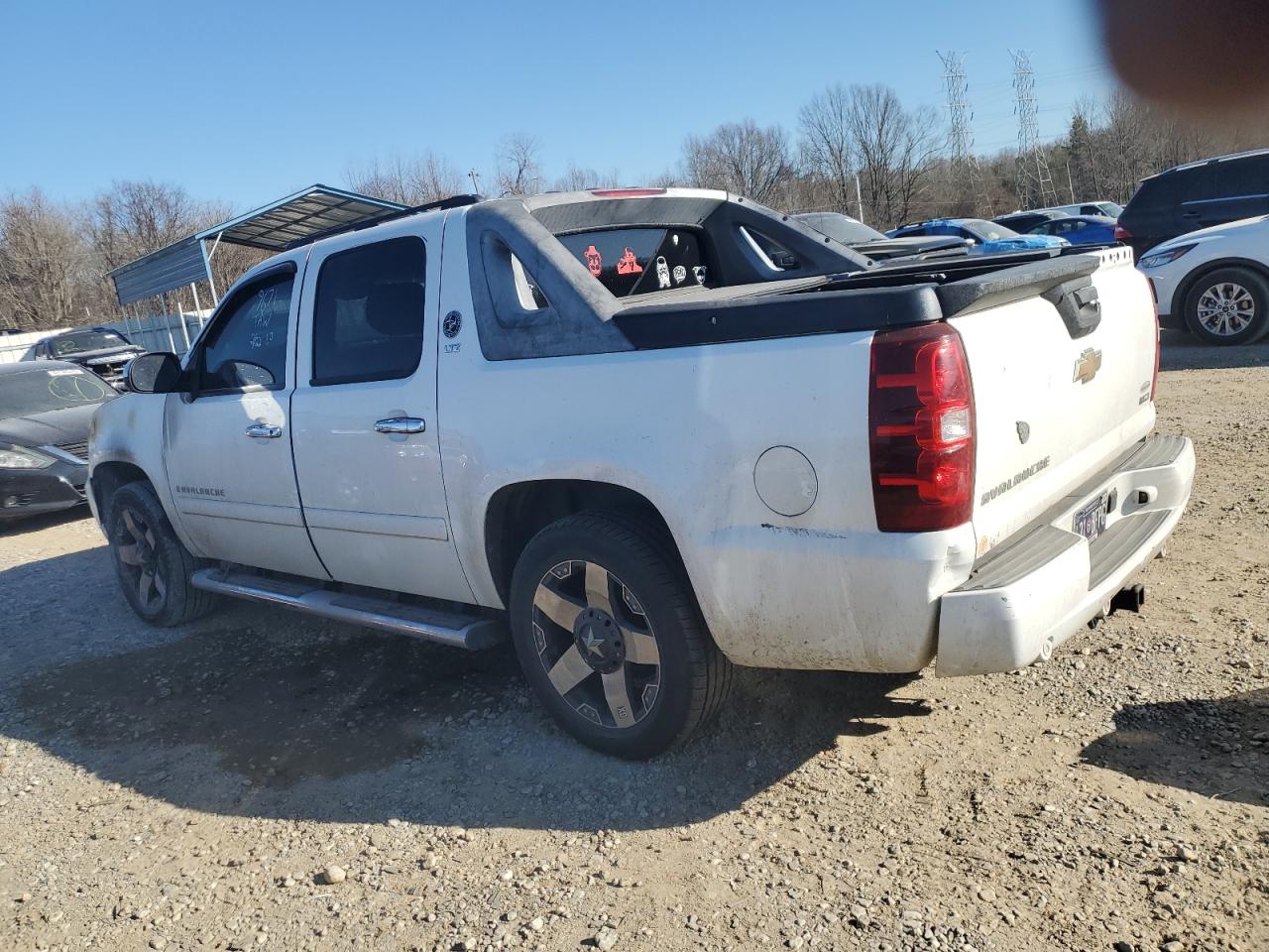 2007 Chevrolet Avalanche - Image 2