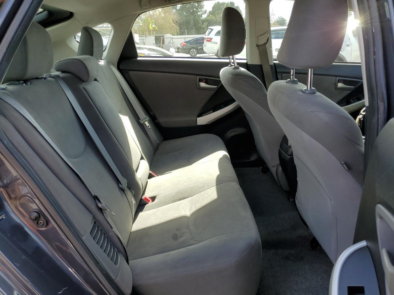 2012 Toyota Prius - Image 11