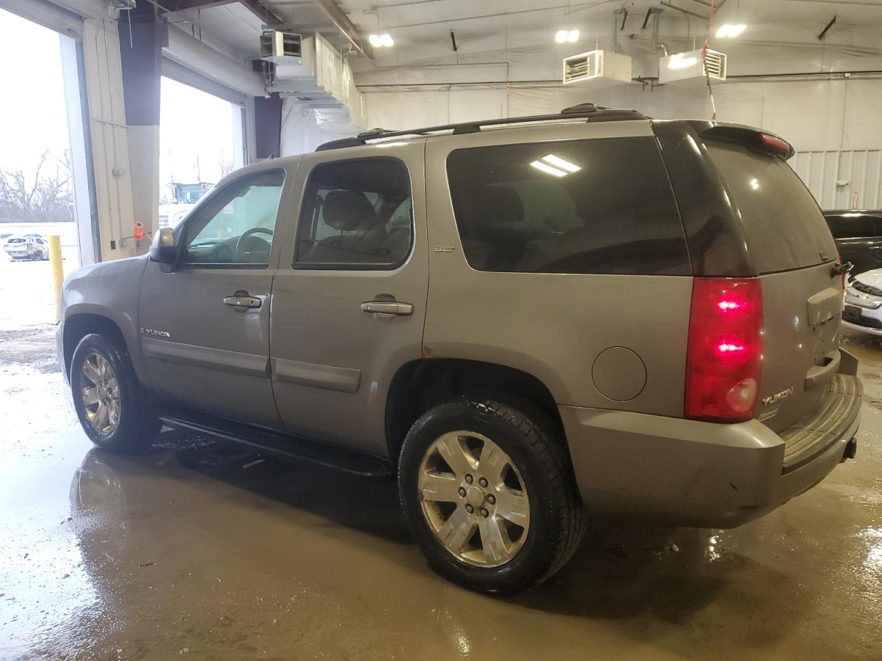 2007 GMC Yukon - Image 2