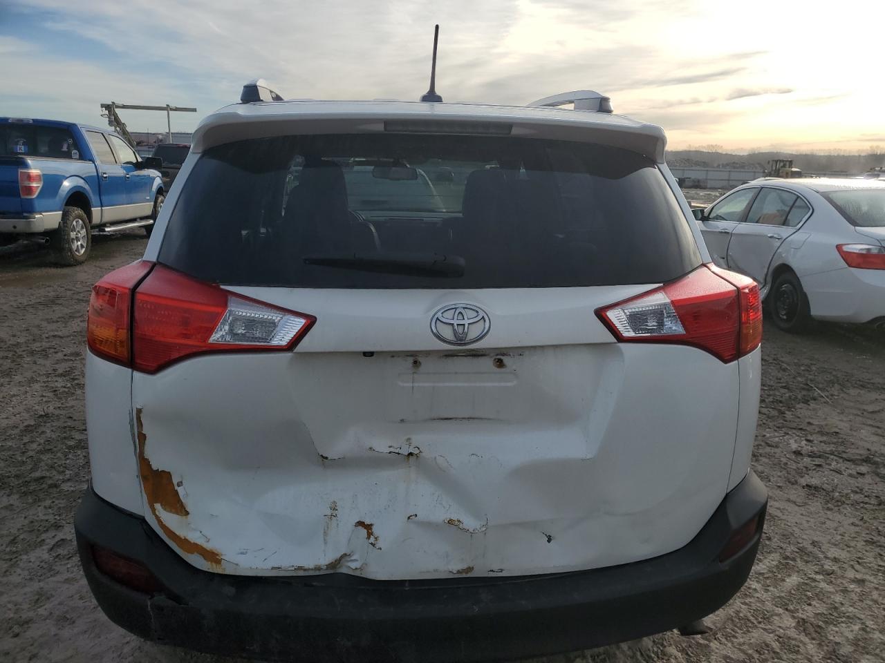 2014 Toyota RAV 4 - Image 6