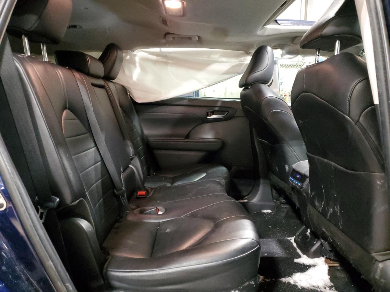2022 Toyota Highlander - Image 11
