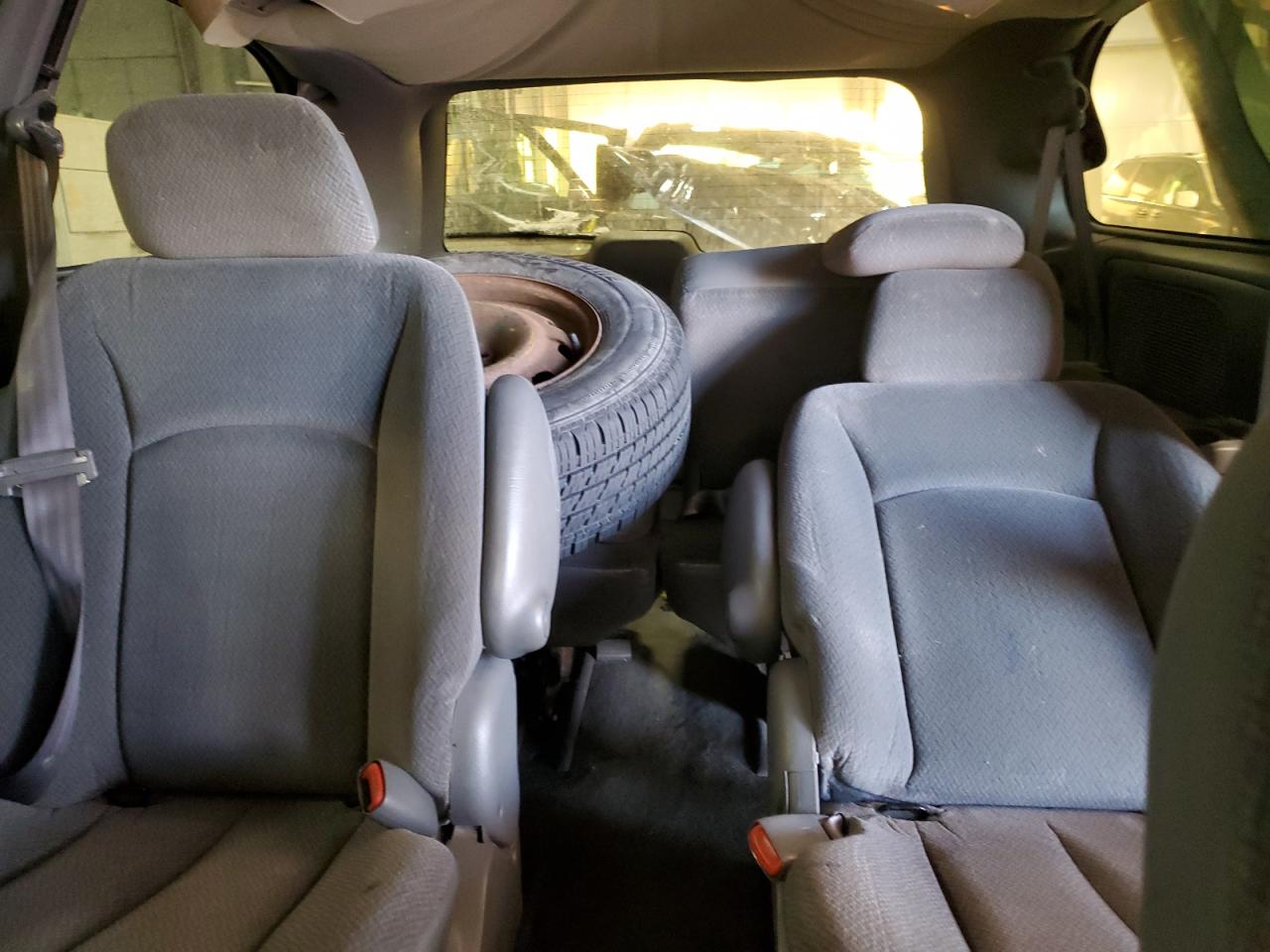 2004 Chrysler Town & Country - Image 10