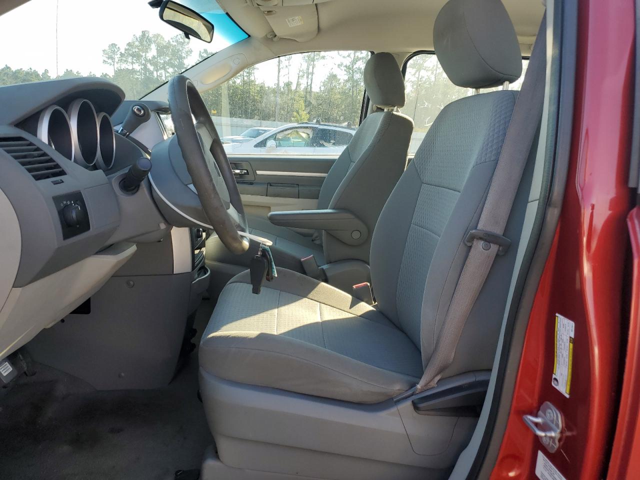 2010 Dodge Caravan - Image 7