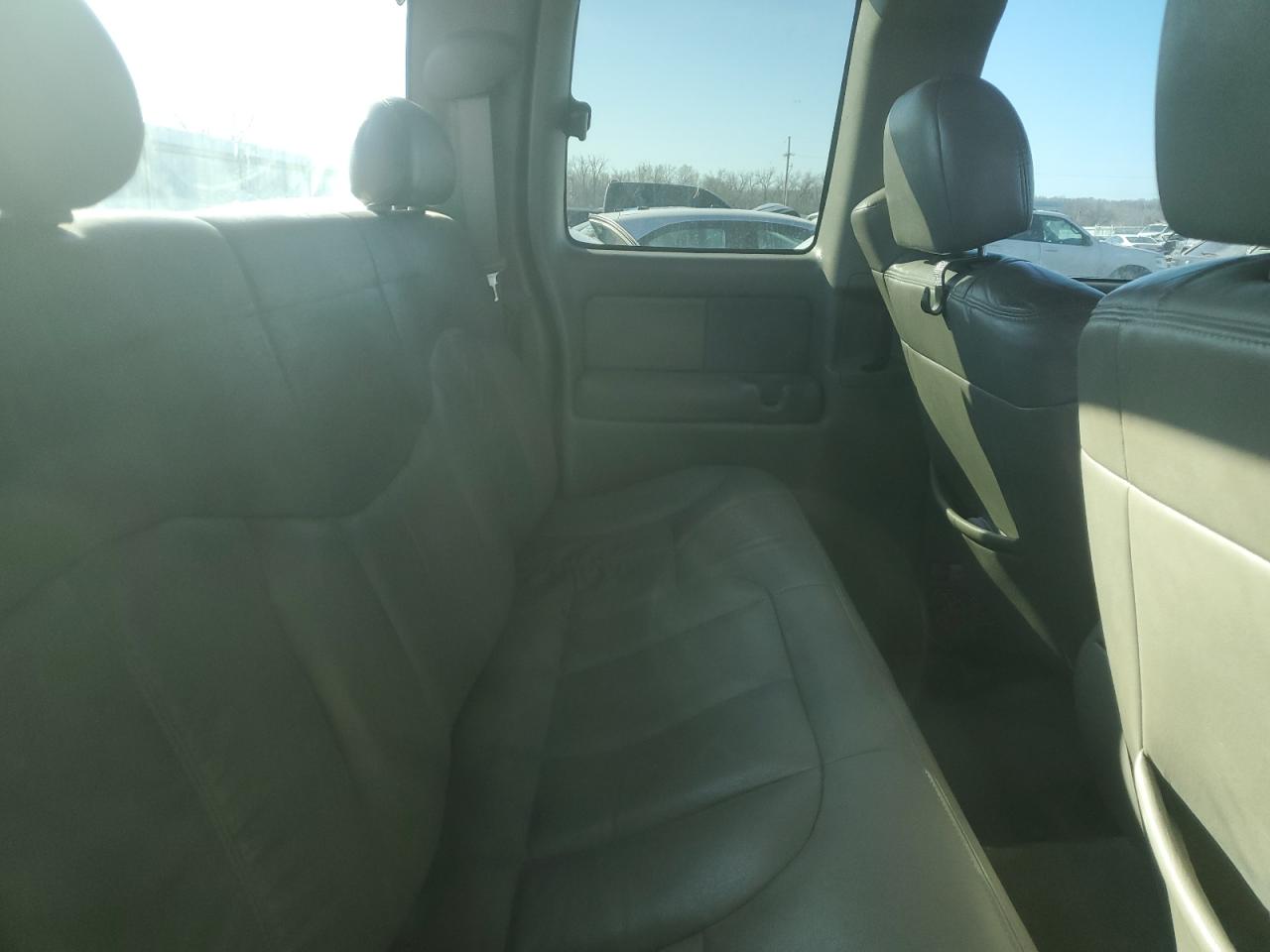 2000 Chevrolet Silverado - Image 10