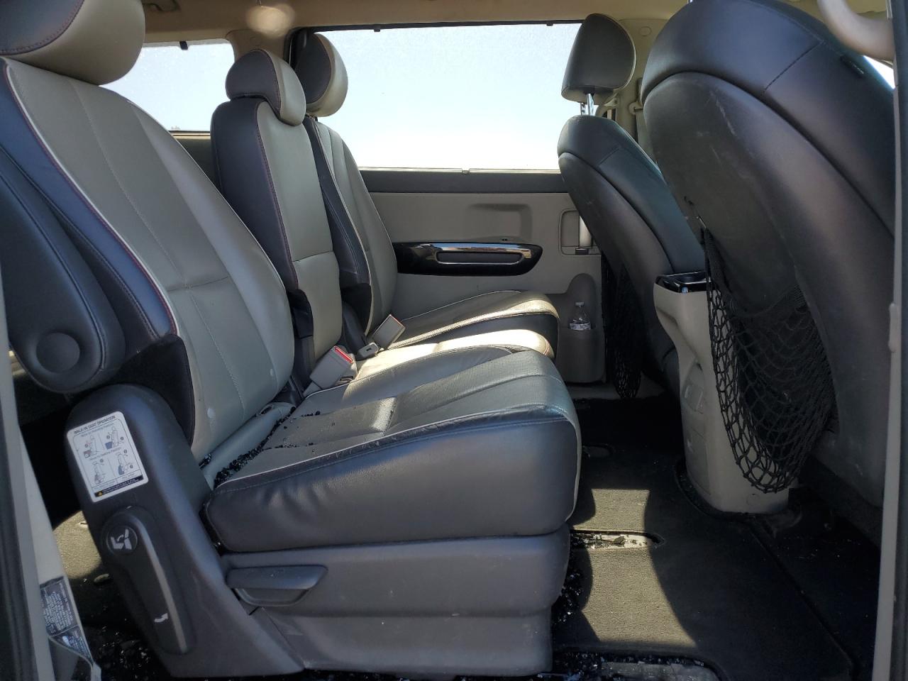 2015 Kia Sedona - Image 11